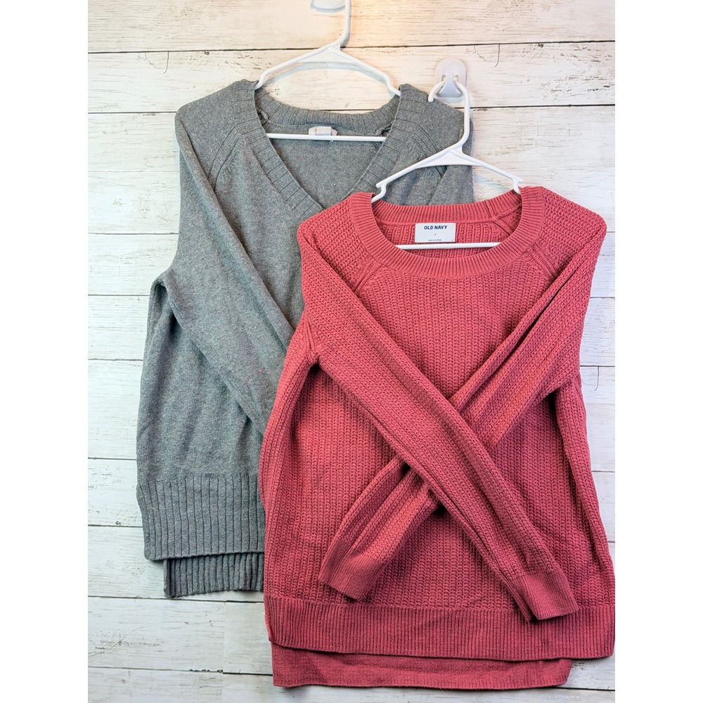 Old Navy Women's M Sweater Bundle 2pc Gray V Neck + Gooseberry Red Cozy Preppy